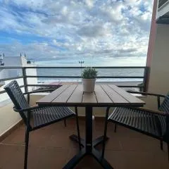 Maravilloso apartamento en primera linea de playa con vistas al mar en Caleta de Vélez 2 D