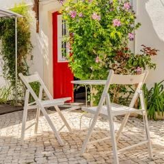 Fragrant Apt with Private Garden in Historic Graça
