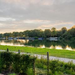 Treehouse in Tournai with Sauna & Forest Views