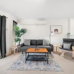 Stylish 1-Bed Stay with Balcony & Study Room