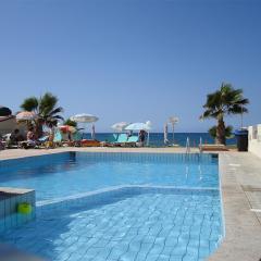 Apartment for five, swimming pool, near the beach