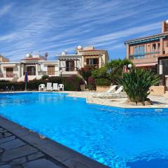 Eva Gardens corner house with stunning garden and huge swimming pool next to CORAL BAY