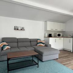 Studio cosy indépendant et détaché dans une villa avec parking gratuit