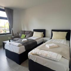 Ruhige Unterkünfte nahe Einfelder See, perfekt für Erholung und Arbeit