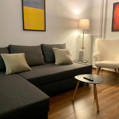 Cozy & Connected, Walk to Culture, Metro in Minutes