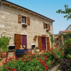 Traditionelle Steinfinca mit Spielbereich, Babybett, Waschmaschine, Liegen