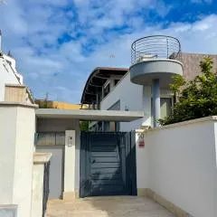 THE SHABBY HOUSE - Charming Seaside Retreat in Central Anzio, Steps from Beach and Train Station