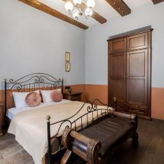 TUT Staroevreyska with terrace