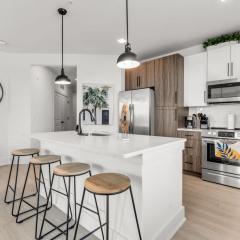 Sunny 2-Bed Oasis Pool and Gym in Apollo Beach