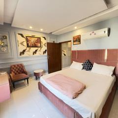 Cozy King-Size 1 Bed Room