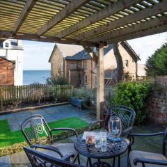 Beach Approach House - 30 steps from beach - Luxury house - kids slide and chill-out room - amazing location - garden