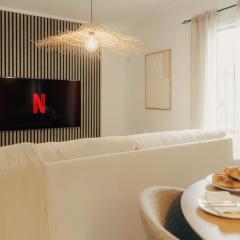 GAIA Beach House - Exclusive Stay & Free Parking