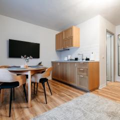 Hublou Home 3 - Forest Villa Suite with Balcony and Parking