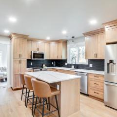 30 mins to Ski Resorts and December Specials!