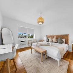 Modern 1-BD Beachside Apt with Free Parking