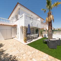 Villa in L Escala near Beaches & Empúries