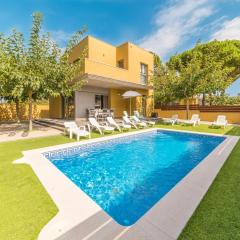 House with large garden and private pool