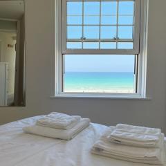 4 Crusoes - beachside apartment