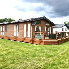 Luxury lodge Southview with pond view and decking ideal for couples