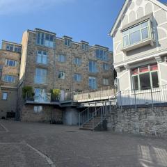 4 Sunday School Court