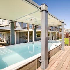 Walk to Poplar Beach Cozy Coastal Getaway with Yard