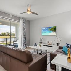 Cozy & Stylish 2BR Condo Prime Storey Lake Spot