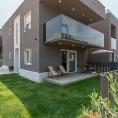 Apartments with parking space Porec - 24316