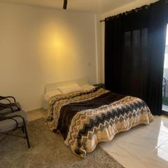 غرفه خاصه - حمام ومطبخ مشترك