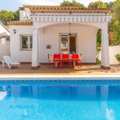 Family-friendly villa for 8 guests