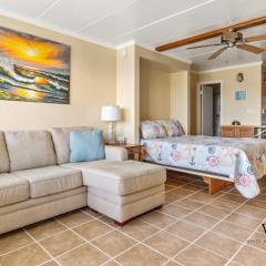 Studio with modern kitchen, one block to beach, boardwalk, and has a pool!