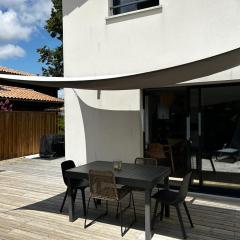 Maison T4 à La Teste-de-Buch avec Terrasse et WIFI - FR-1-319-603