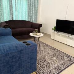 Cheerful home with aircon and fireplace