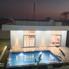 White House Farm House with Swimming Pool
