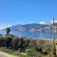 Tramonto sul lago family&friends apartment