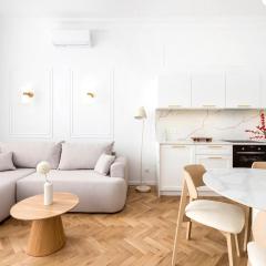 Royal Matejko Residence - Luxury 3 BR apartment in the Old Town