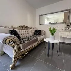 HA-LU Studio Apartman