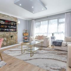 Spacious 2BR home in Croydon with parking