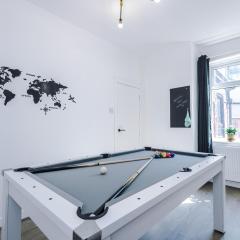 Incredible 4Bedroom Home In Salford, Game Room, Free Parking, Smart TV
