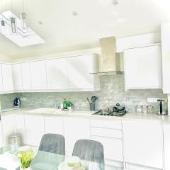 3-Bedroom House in Windsor-Heathrow