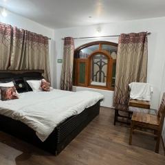 Peak View Guest House Gurez
