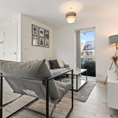 Elegant 2-Bed City Home with Tranquil Garden Area