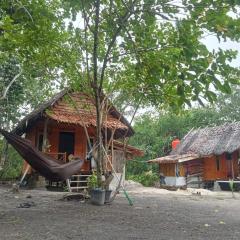 bosulusurfcampmentawai