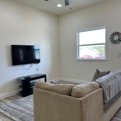 New 2025 Modern 3BR Retreat