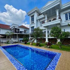Villa putih 10 kamar