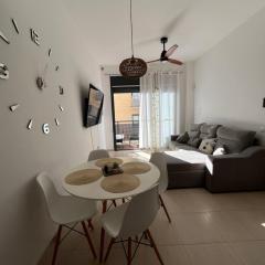 Apartamento con piscina ,parking y aire acondicionado