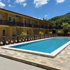 Apartamento próximo a Maranduba, local com piscina