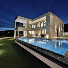 Luxury Villa Sunlife with pool