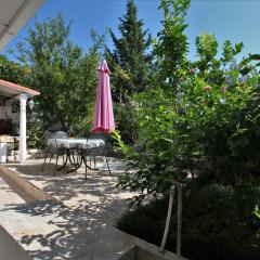 Ferienwohnung Ivana Mitten Im Blumengarten