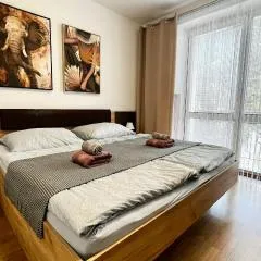 Black Lotus I I Downtown Apartment l Free Parking l 24hr Access