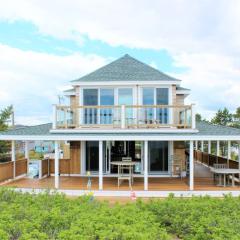 Camp46 Luxury Oceanfront Plum Island Cottage